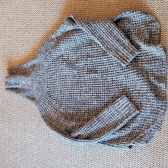 ✨️3/30 sweaters✨️ - Picture 1 of 2